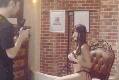Он сделал счастливые фотографии и красивые женские идолы