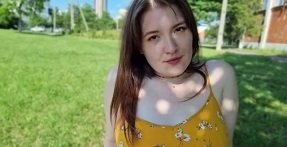 Играть в странную девушку на вершину действительно счастлива