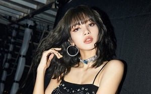 Лиза Black Pink была выпущена друг с другом
