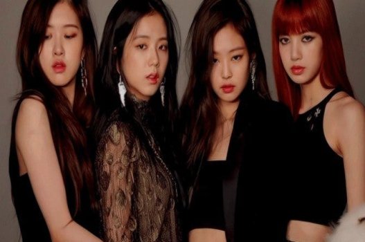 Girl Group Black Pink хаотична со странными мальчиками